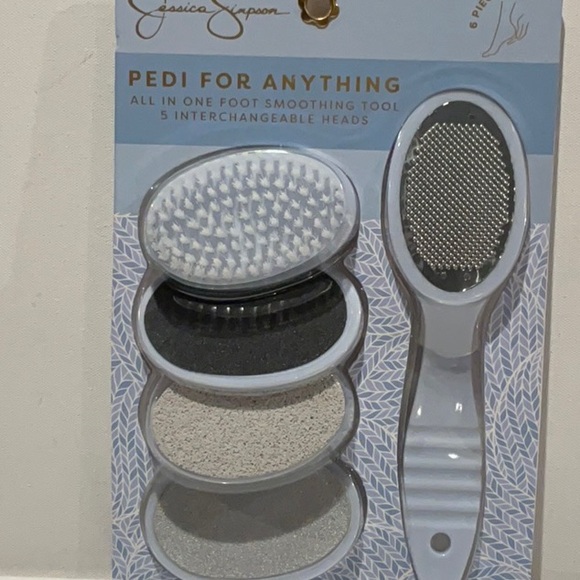Jessica Simpson 6 Piece Pedicureevset with Handle, Foot Brush, Pumice Stone, etc - Picture 2 of 5